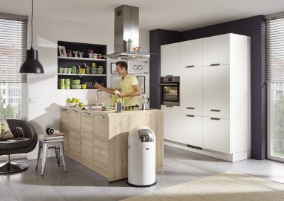 Laser_Riva 915579 Alpinweiss_IconicBeech_peo1